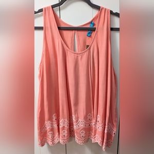 FRANCESCA'S, Coral Tank, with Beautiful eyelet detail, pleated front. Size Large